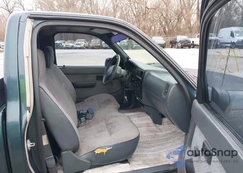 1997 Toyota Tacoma from USA, damaged, VIN 4TANL42N6VZ261662